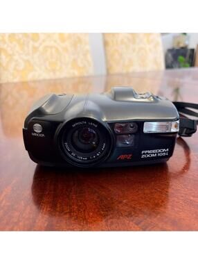 Minolta Freedom Zoom 105L APZ 35-105mm Film Camera Working